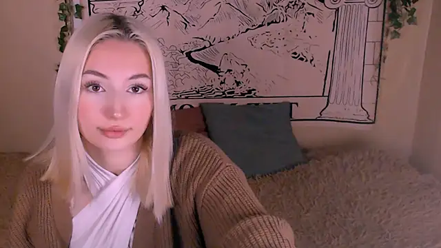 Snapshot of beauty_blonde chatting on 03.18.25 beauty blonde online show from 03.18.25