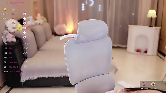 Moonccoi online show from 02.12.25