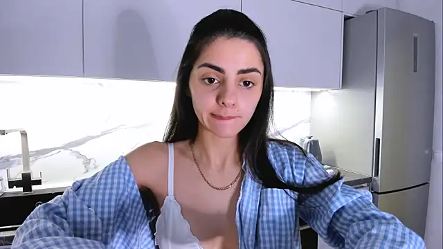 Snapshot of EmiliaZen chatting on 02.19.25 EmiliaZen online show from 02.19.25