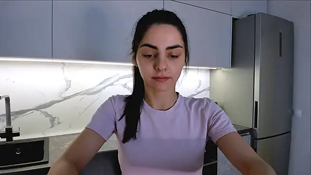 Snapshot of EmiliaZen chatting on 03.04.25 EmiliaZen online show from 03.04.25