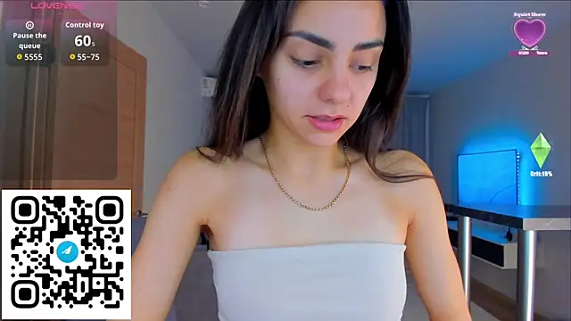 Snapshot of EmiliaZen chatting on 11.12.25 EmiliaZen online show from 11.12.25