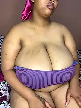 Snapshot of NonoGotBoobies chatting on 10.19.25 NonoGotBoobies online show from 10.19.25