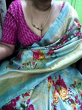 Snapshot of niiveditha chatting on 10.07.25 niiveditha online show from 10.07.25