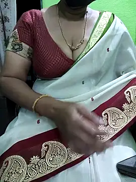 Snapshot of niiveditha chatting on 10.08.25 niiveditha online show from 10.08.25