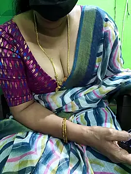 Snapshot of niiveditha chatting on 11.04.25 niiveditha online show from 11.04.25