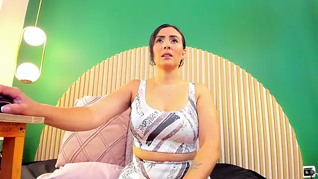 scarlet edwars online show from 02.12.26