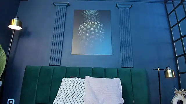 scarlet edwars online show from 04.10.26