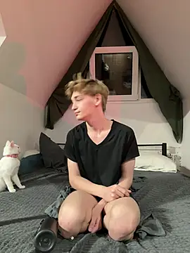 Julian wins online show from 03.22.25