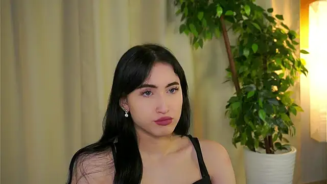 Snapshot of LynnaHandley chatting on 02.17.25 LynnaHandley online show from 02.17.25