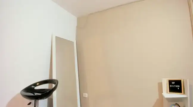 enyelsalas2 online show from 02.19.25