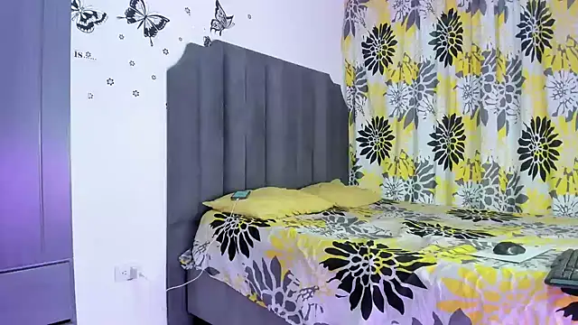 Snapshot of moree_Queen chatting on 11.12.25 moree Queen online show from 11.12.25