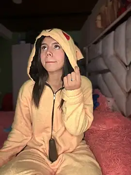 Snapshot of Laura-Khalifa chatting on 11.17.25 Laura-Khalifa online show from 11.17.25