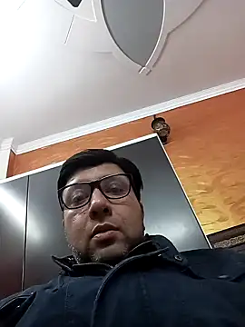 innocentboy1987 online show from 02.18.25