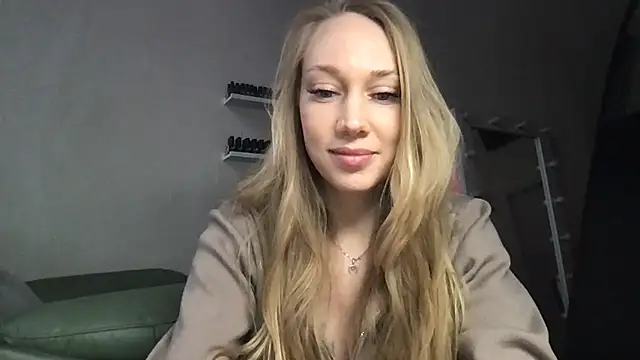 Snapshot of Engel_13 chatting on 02.10.25 Engel 13 online show from 02.10.25