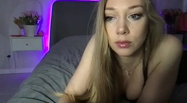 Snapshot of Engel_13 chatting on 03.11.25 Engel 13 online show from 03.11.25