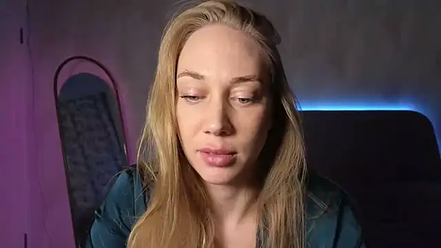 Snapshot of Engel_13 chatting on 10.11.25 Engel 13 online show from 10.11.25