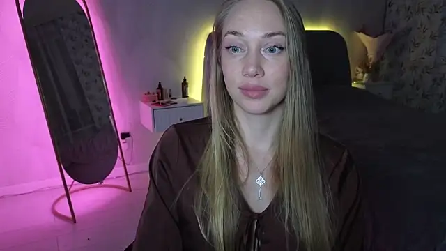 Snapshot of Engel_13 chatting on 11.10.25 Engel 13 online show from 11.10.25