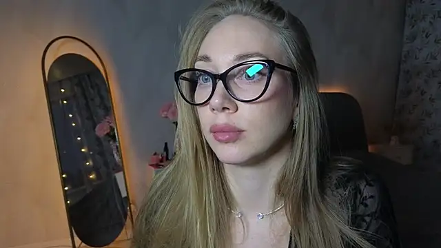 Snapshot of Engel_13 chatting on 12.04.25 Engel 13 online show from 12.04.25