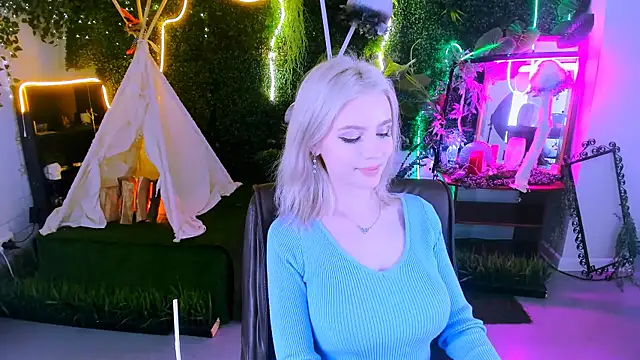 LeonaStane online show from 02.13.25