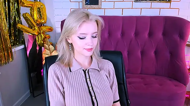 LeonaStane online show from 09.18.25