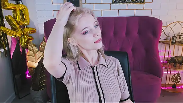 LeonaStane online show from 10.08.25