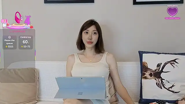 Snapshot of joycemilka chatting on 03.10.25 joycemilka online show from 03.10.25