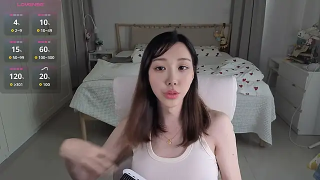 Snapshot of joycemilka chatting on 02.26.26 joycemilka online show from 02.26.26