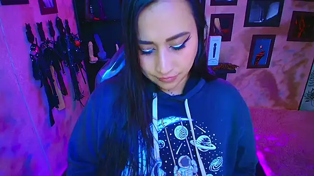 cherryy bombshelll online show from 10.17.25