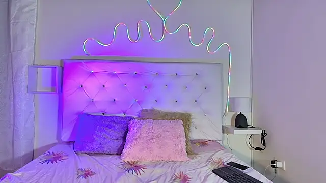 ariana smiith online show from 02.20.25