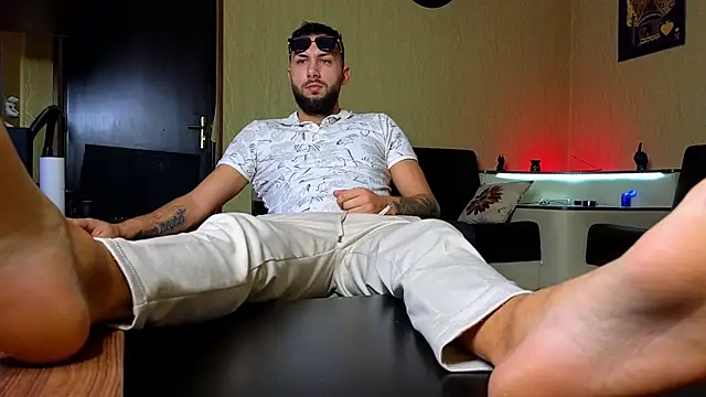 Snapshot of JamieNoxus chatting on 10.15.25 JamieNoxus online show from 10.15.25