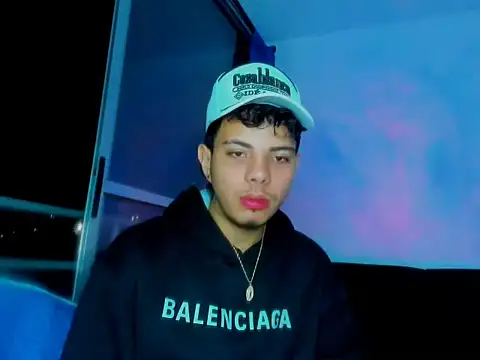 Snapshot of Alessandro_1610 chatting on 09.29.25 Alessandro 1610 online show from 09.29.25