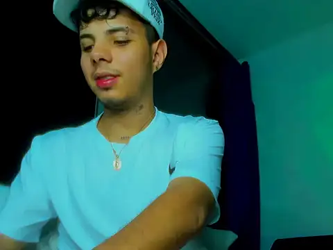 Snapshot of Alessandro_1610 chatting on 10.15.25 Alessandro 1610 online show from 10.15.25