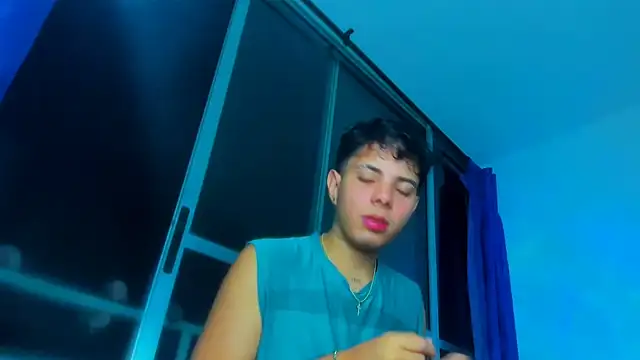 Snapshot of Alessandro_1610 chatting on 11.05.25 Alessandro 1610 online show from 11.05.25