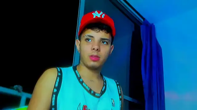 Snapshot of Alessandro_1610 chatting on 11.28.25 Alessandro 1610 online show from 11.28.25