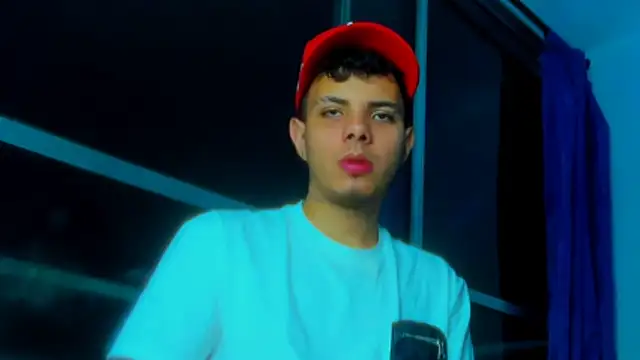 Snapshot of Alessandro_1610 chatting on 11.30.25 Alessandro 1610 online show from 11.30.25