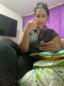 Snapshot of Carola-Ross chatting on 04.16.26 Carola-Ross online show from 04.16.26