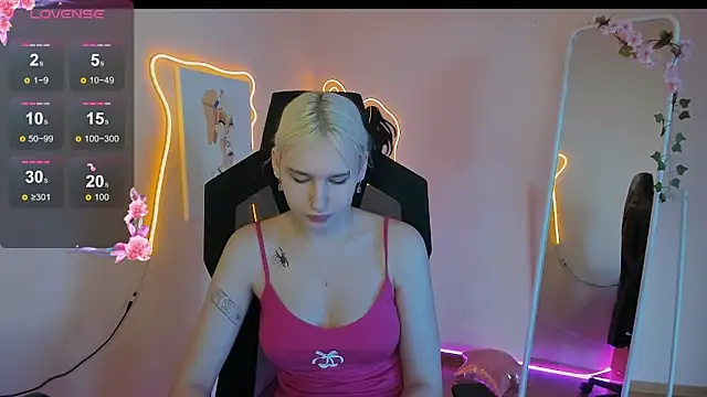 EvelinaLuu online show from 04.22.26