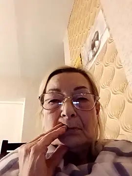 Snapshot of SophiaSky6037 chatting on 02.17.25 SophiaSky6037 online show from 02.17.25