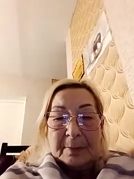 Snapshot of SophiaSky6037 chatting on 02.18.25 SophiaSky6037 online show from 02.18.25