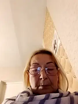 Snapshot of SophiaSky6037 chatting on 02.18.25 SophiaSky6037 online show from 02.18.25