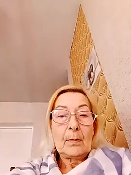 Snapshot of SophiaSky6037 chatting on 02.19.25 SophiaSky6037 online show from 02.19.25