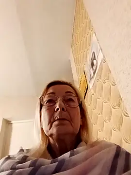 Snapshot of SophiaSky6037 chatting on 02.19.25 SophiaSky6037 online show from 02.19.25