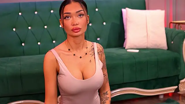 Snapshot of SashaFerrera chatting on 02.20.25 SashaFerrera online show from 02.20.25