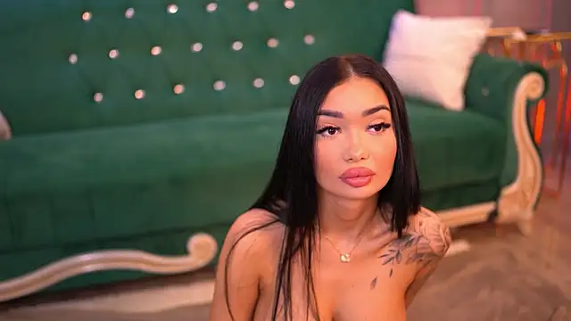 Snapshot of SashaFerrera chatting on 03.10.25 SashaFerrera online show from 03.10.25