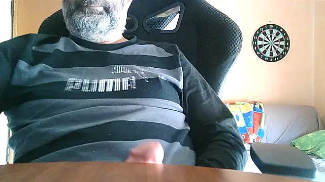 Snapshot of lanata chatting on 03.17.25 lanata online show from 03.17.25