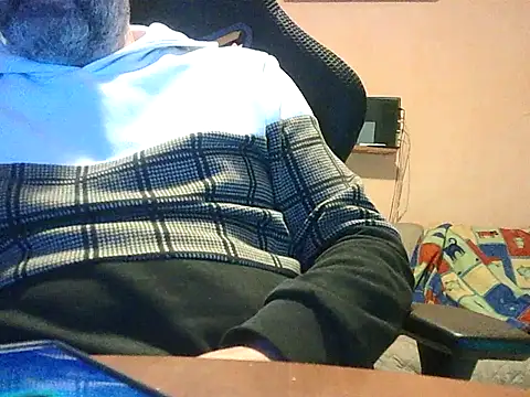 Snapshot of lanata chatting on 03.21.25 lanata online show from 03.21.25