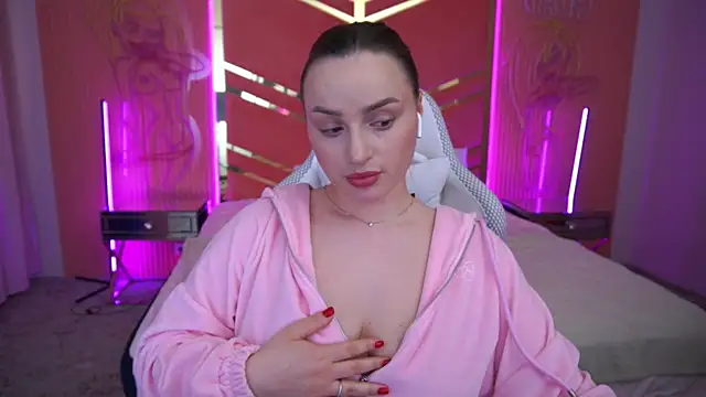 LindsieGreyy online show from 03.20.25