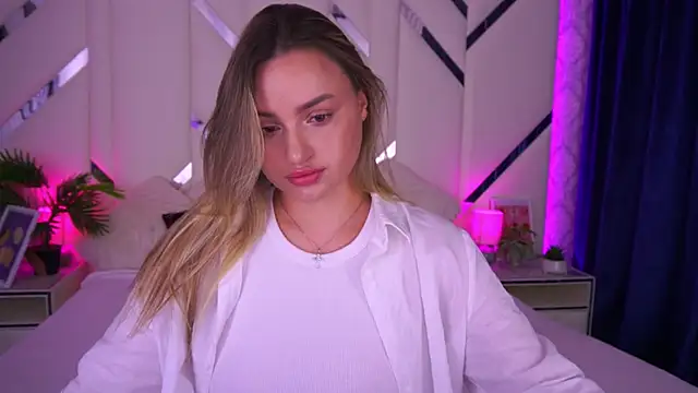 LindsieGreyy online show from 09.24.25