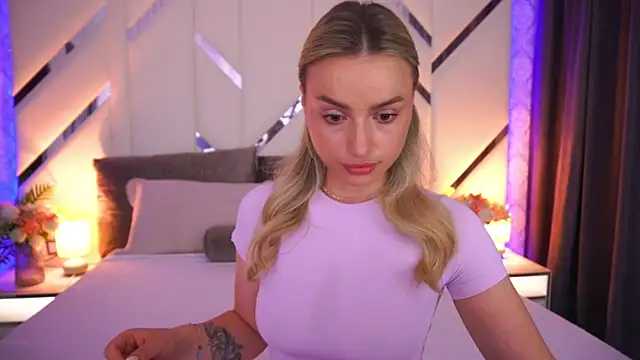 LindsieGreyy online show from 07.06.26