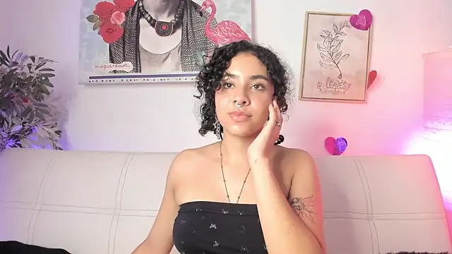 Snapshot of Dhalila_ chatting on 02.24.25 Dhalila online show from 02.24.25